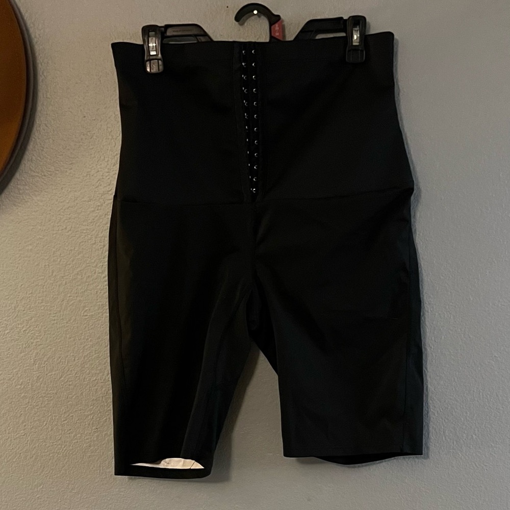 NWOT Black High-Waisted Sauna Shorts